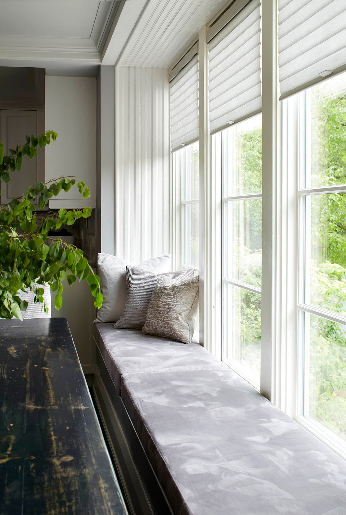 NUITH – FIFTY SHADES OF DIOR GRAY – WINDOW BENCH DESIGNED BY CELIA ALIDA RUTTE – PHOTOS BY DONNA GRIFFITH A very long window bench with custom bench cushion and pillows designed in shades of purple grey.