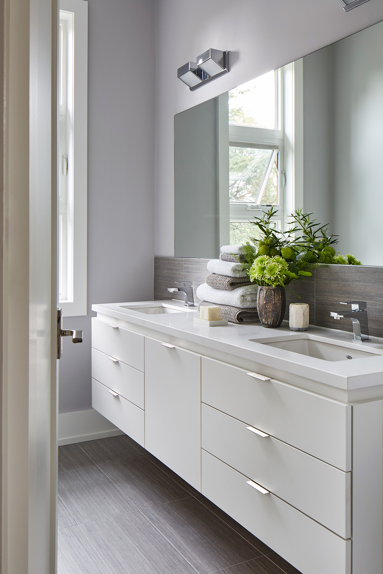 NUITH – THE GREAT GRIMSBY – SHARED BATHROOM DESIGNED BY CELIA ALIDA RUTTE – PHOTO BY DONNA GRIFFITH A beautiful white floating vanity in a contemporary bathroom with a warm gray blue colour scheme.